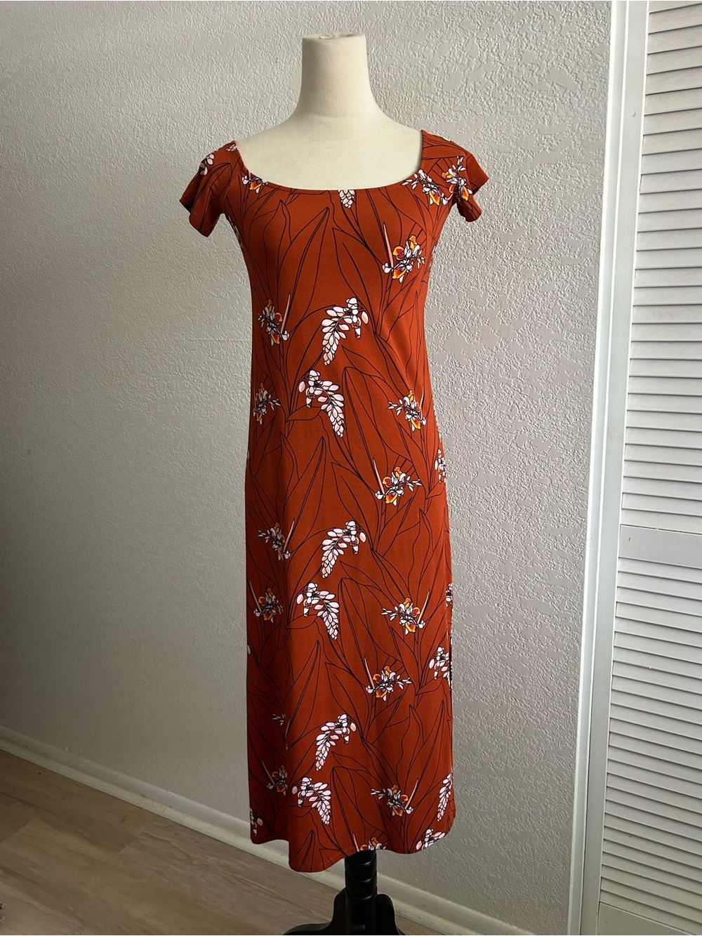 Fighting Eel Rust Ginger Flower Print Short Sleeve Side Slits Midi Dress